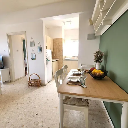 Capri Sea View One Bedroom דירה *