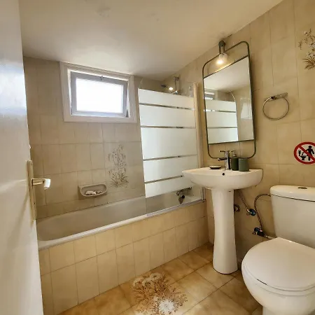Capri Sea View One Bedroom דירה *