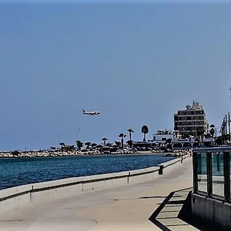 Capri Sea View One Bedroom דירה *